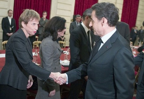 Sarkozy holds crisis meeting as election looms