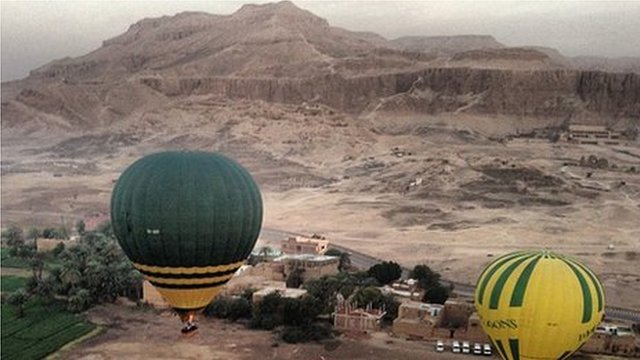 Egypt: Balloon crashes near Luxor killing 19 tourists