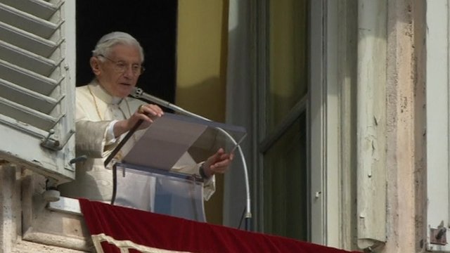 Pope Benedict gives last Sunday blessing at Vatican