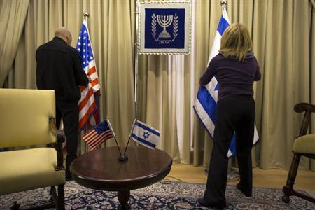 Employees arrange Israeli and U.S. flags at the residence of Israel's President Shimon Peres in Jerusalem, ahead of U.S. President Barack Obama's visit, March 18, 2013. REUTERS/Ronen Zvulun