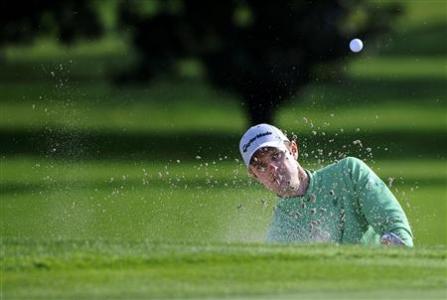 Britain's Justin Rose hits out of the bunker on the 15th hole during first round play in the Arnold Palmer Invitational PGA golf tournament in Orlando, Florida March 21, 2013. REUTERS/Brian Blanco