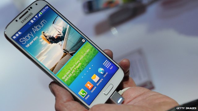 Samsung Galaxy S4 eye-tracking smartphone unveiled