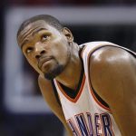 Oklahoma City Thunder forward Kevin Durant looks up at the scoreboard against the New York Knicks late is the fourth quarter of their NBA basketball game in Oklahoma City, Oklahoma April 7, 2013. REUTERS/Bill Waugh