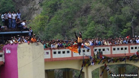 Sailendra Nath Roy dies in India ponytail stunt