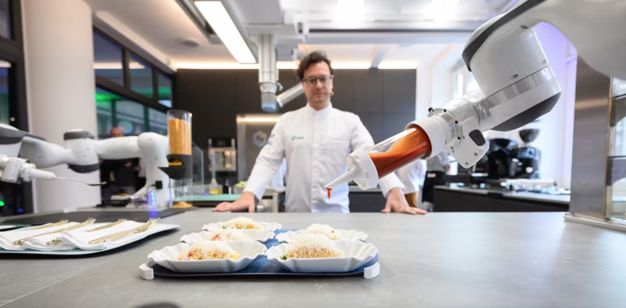 Robotic kitchens aren’t on homemakers’ must-have lists yet, but they are starting to gain traction in restaurants. 