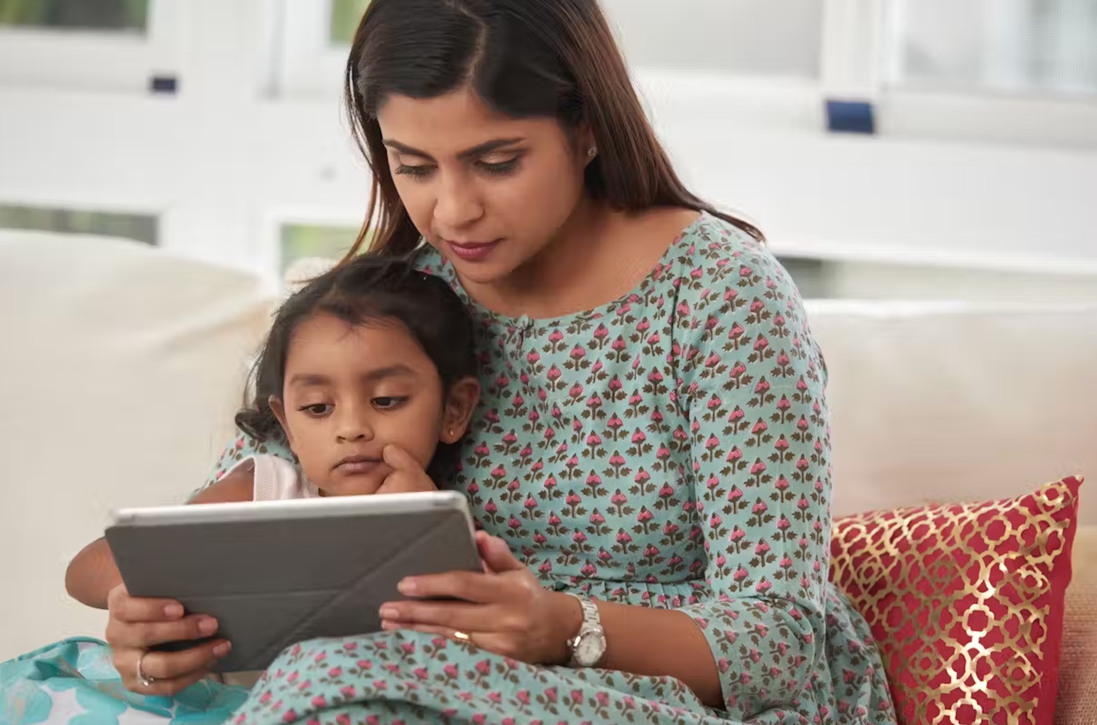 Co-use of tablets with a caregiver may offer more opportunities for social interactions which may contribute to child learning outcomes. 