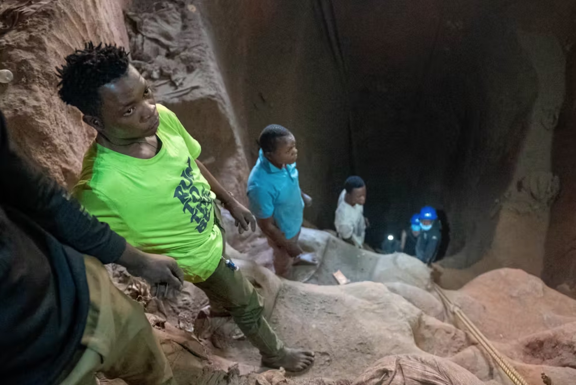 Cobalt artisanal mining pits collapse on miners. 