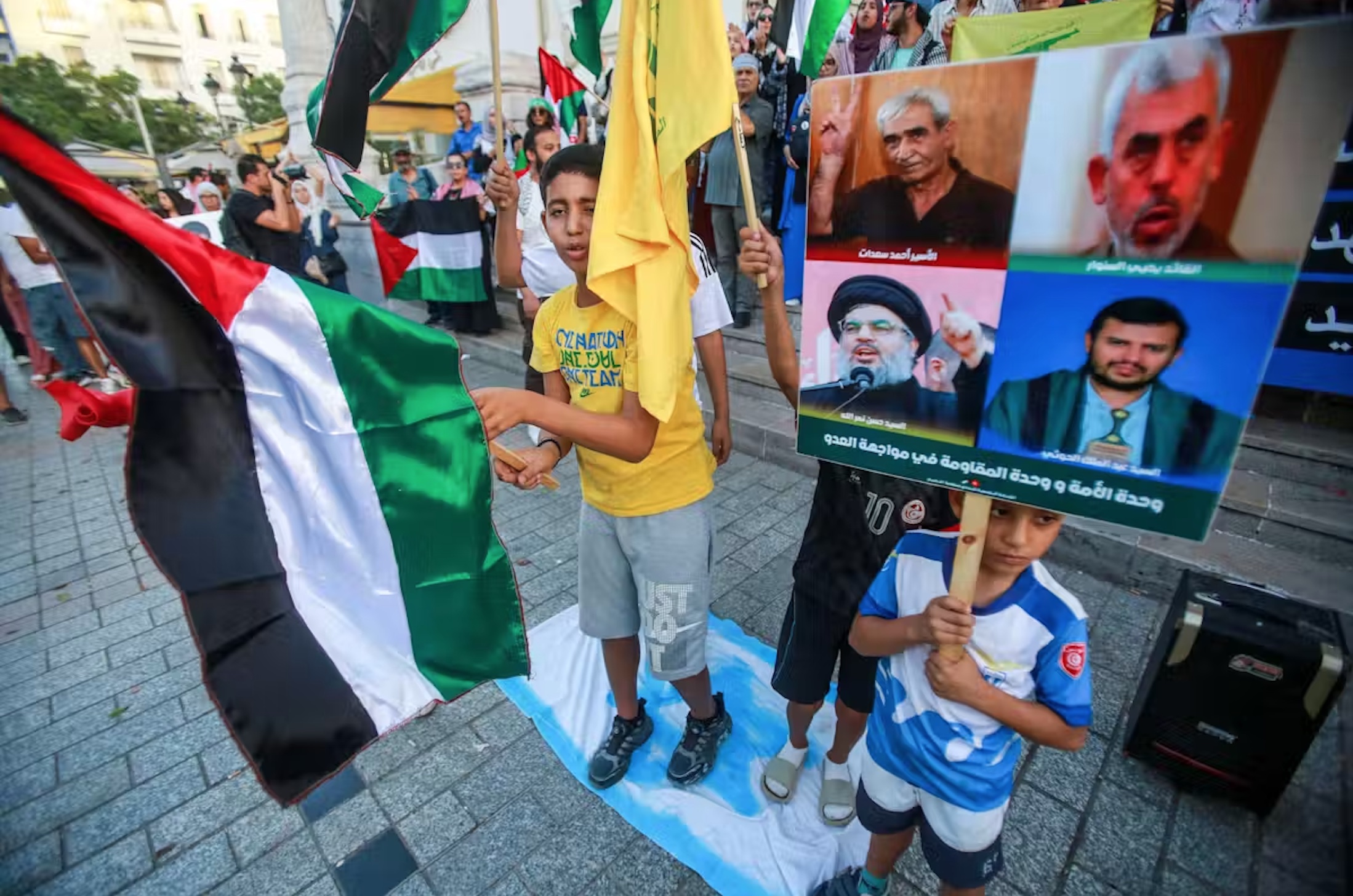 Protestors show support for Sinwar and other Palestinian, Hezbollah and Houthi leaders at a demonstration in Tunis, October 2024.