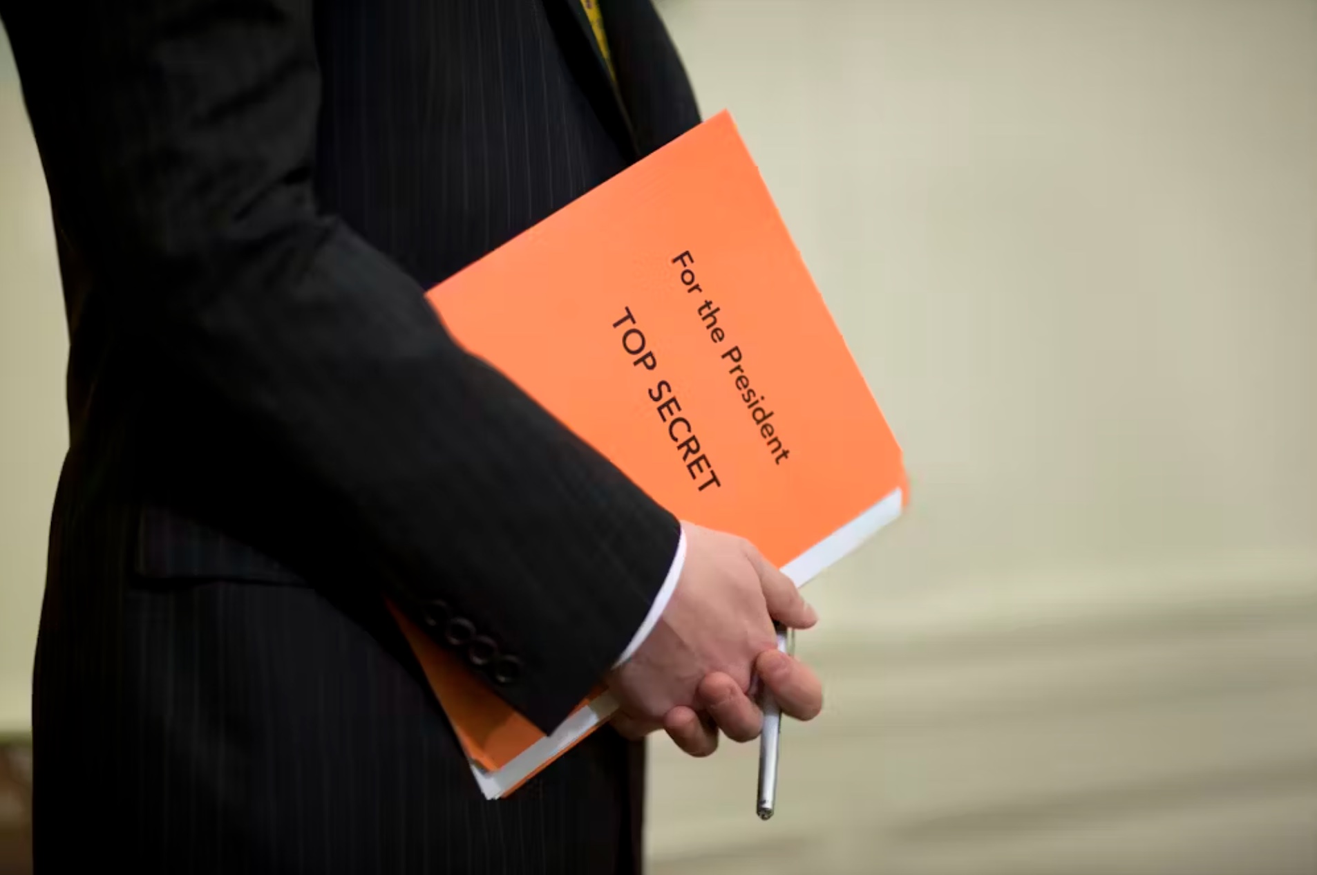 A White House staffer holds a folder with secret documents for President Barack Obama at the White House in 2009. 