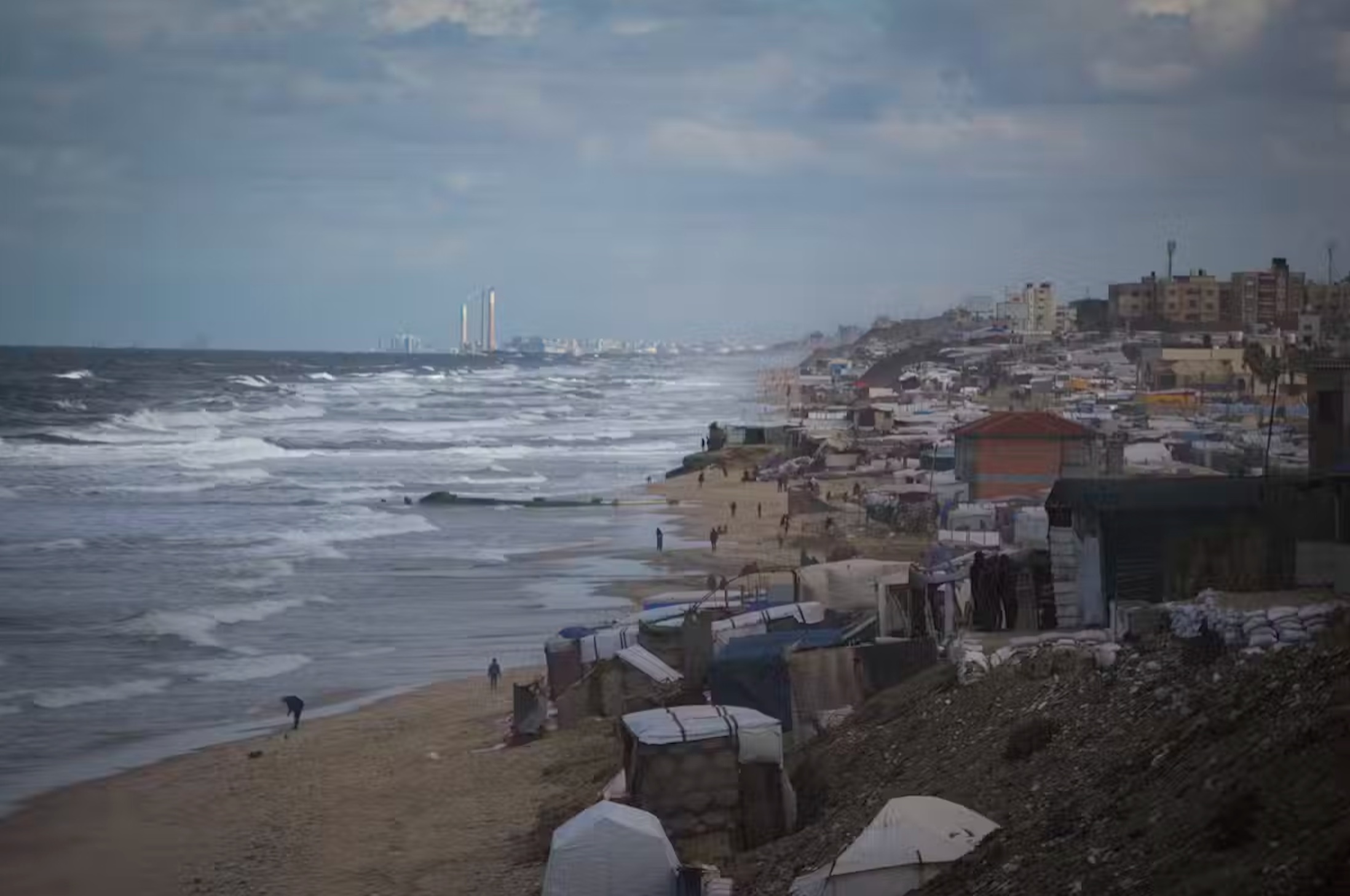 Tents occupied by displaced Palestinians at the beach in Deir al-Balah, Gaza Strip. 