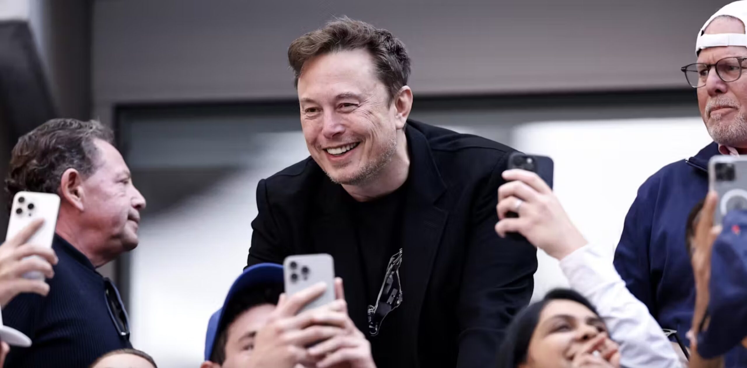 Elon Musk’s team-up with Donald Trump is different to how media barons operated in the past. 