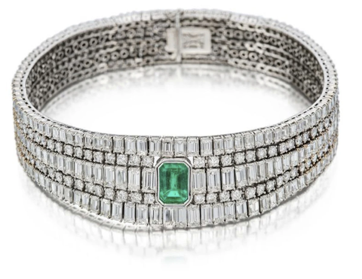 This undated photo issued by the Metropolitan Police shows a Boucheron emerald and diamond necklace that was stolen from a house in Primrose Hill, London on Dec. 7, 2024. (Metropolitan Police via AP)